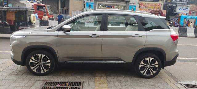 https://images10.gaadi.com/usedcar_image/3665688/original/processed_img2912329__usedcar_whatsappimage2023_11_10at123758pm_1__9661699603216_1699603268.jpeg?imwidth=6402