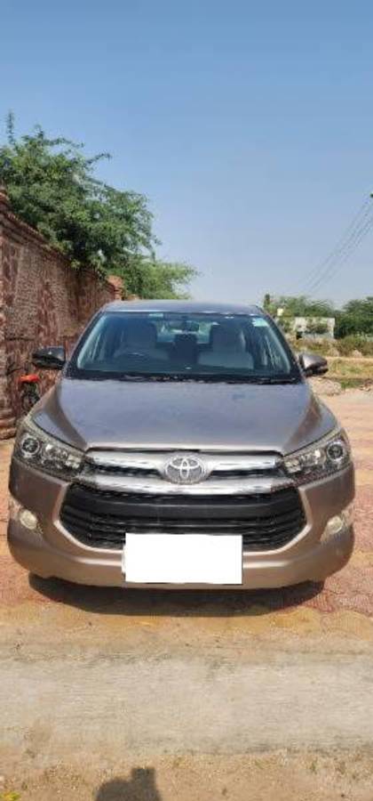 Toyota Innova Crysta 2.4 VX MT 8S BSIV Toyota Innova Crysta 2.4 VX MT 8S BSIV