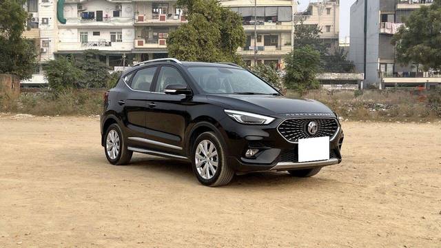 https://images10.gaadi.com/usedcar_image/3665785/original/processed_img2912406__used_car_2912406_1699605946.jpg?imwidth=6400