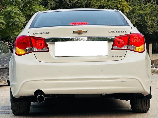 https://images10.gaadi.com/usedcar_image/3665786/original/processed_img2912407__used_car_2912407_1699605993.jpg?imwidth=6401