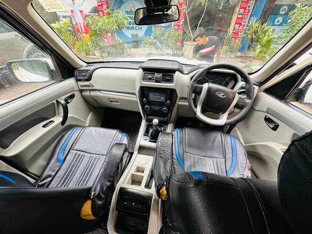https://images10.gaadi.com/usedcar_image/3665980/original/img2912571__used_car_2912571_1699607781.jpg?imwidth=6402