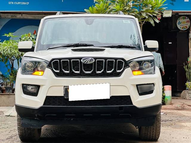 https://images10.gaadi.com/usedcar_image/3665980/original/processed_img2912571__used_car_2912571_1699607777.jpg?imwidth=6401