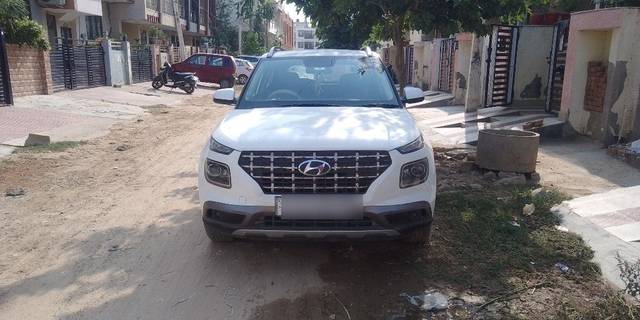 https://images10.gaadi.com/usedcar_image/3666247/original/03__VCC_1813400_94_1699005603.jpg?imwidth=6400