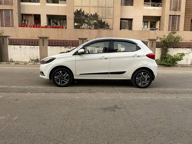 https://images10.gaadi.com/usedcar_image/3666292/original/img2912802__used_car_2912802_1699613701.jpg?imwidth=6400