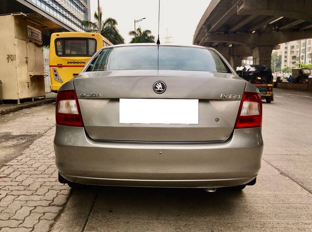 https://images10.gaadi.com/usedcar_image/3666298/original/processed_img2912808__usedcar_8_13771699613552_1699613584.jpeg?imwidth=6402