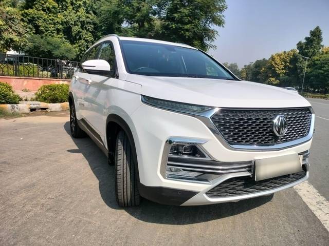 https://images10.gaadi.com/usedcar_image/3666457/original/processed_img2912916__used_car_2912916_1699617802.jpg?imwidth=6400