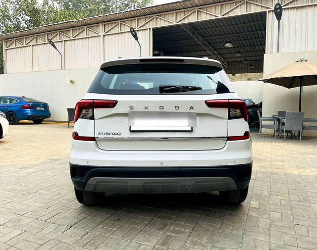 https://images10.gaadi.com/usedcar_image/3666474/original/processed_img2912929__usedcar_1_13__10151699617945_1699617985.jpeg?imwidth=6401