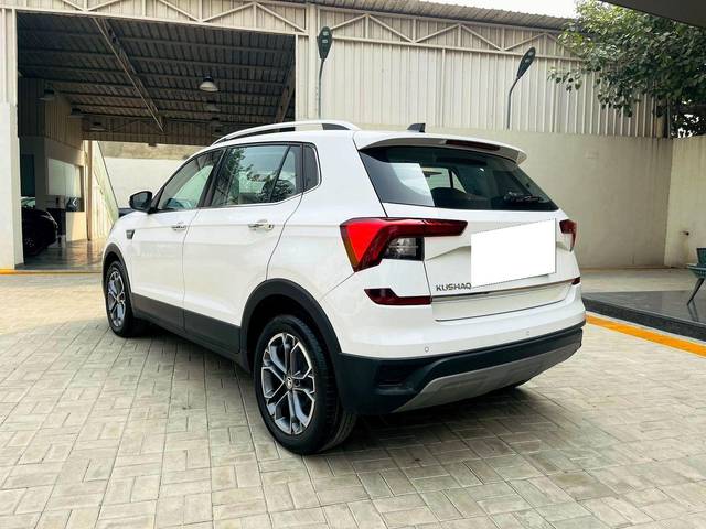 https://images10.gaadi.com/usedcar_image/3666474/original/processed_img2912929__usedcar_1_17__10151699617945_1699617985.jpeg?imwidth=6402