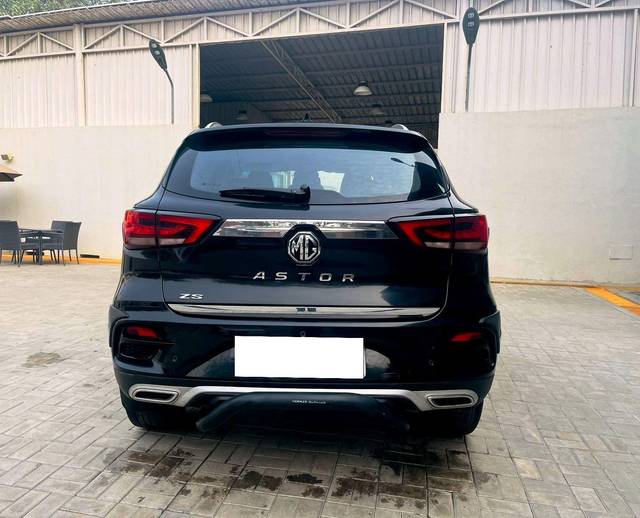 https://images10.gaadi.com/usedcar_image/3666479/original/processed_img2912934__usedcar_1_17__10151699618190_1699618218.jpeg?imwidth=6401