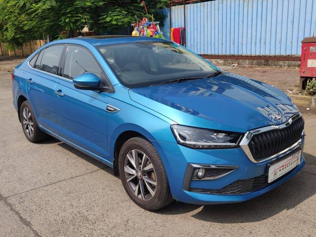 https://images10.gaadi.com/usedcar_image/3666513/original/processed_img2912956__usedcar_whatsappimage2023_11_10at10142pm_11881699619270_1699619293.jpeg?imwidth=6400
