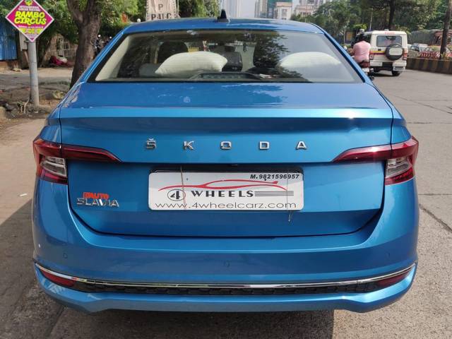 https://images10.gaadi.com/usedcar_image/3666513/original/processed_img2912956__usedcar_whatsappimage2023_11_10at10143pm_11881699619270_1699619297.jpeg?imwidth=6402
