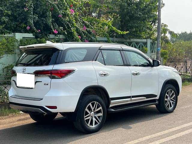 https://images10.gaadi.com/usedcar_image/3666693/original/processed_img2913089__used_car_2913089_1699623152.jpg?imwidth=6401