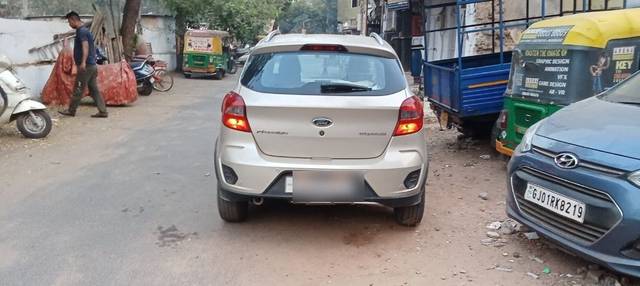https://images10.gaadi.com/usedcar_image/3666926/original/03__VCC_1813656_96_1699027626.jpg?imwidth=6402