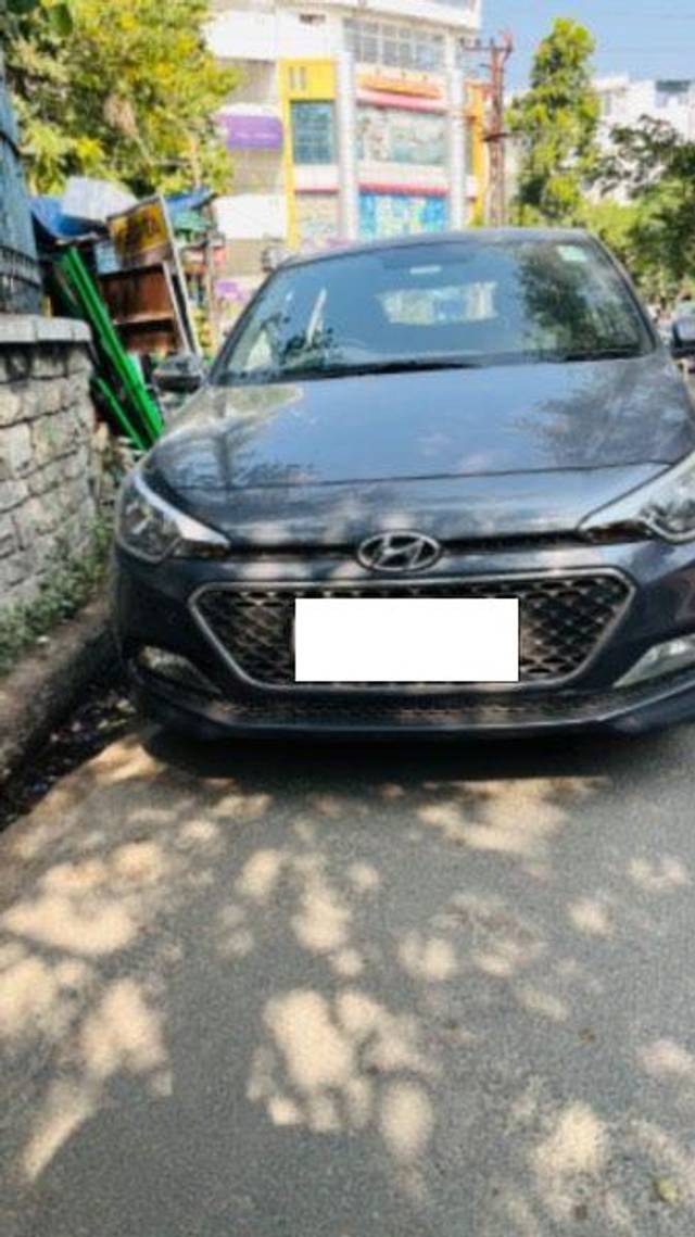 https://images10.gaadi.com/usedcar_image/3666931/original/processed_b8aa54a2-0df6-47cc-83fe-8b99fb13bc48.jpeg?imwidth=6400