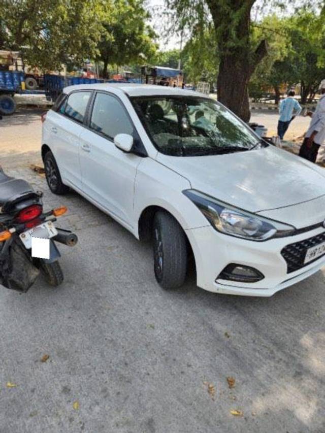 https://images10.gaadi.com/usedcar_image/3667174/original/processed_91e314c5-707a-4e22-93c3-a5cc54ea0ab3.jpeg?imwidth=6400