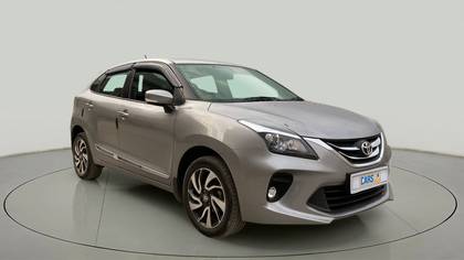 Toyota Glanza V Toyota Glanza V