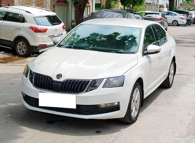 https://images10.gaadi.com/usedcar_image/3667454/original/processed_img2913277__used_car_2913277_1699684809.jpg?imwidth=6402