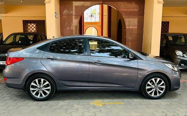 https://images10.gaadi.com/usedcar_image/3667472/original/processed_img2913292__usedcar_8_5701699685013_1699685028.jpeg?imwidth=6401