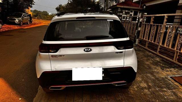 https://images10.gaadi.com/usedcar_image/3667490/original/processed_7ef8fef4-6105-45a6-a224-198ec6946841.jpeg?imwidth=6401