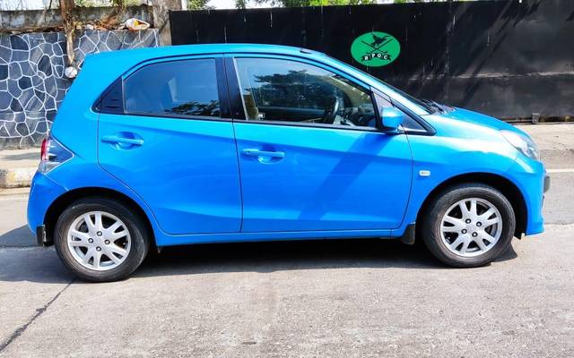 https://images10.gaadi.com/usedcar_image/3667714/original/processed_img2913418__used_car_2913418_1699692192.jpg?imwidth=6402