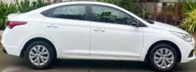 https://images10.gaadi.com/usedcar_image/3667845/original/processed_392024db-f283-4dfb-8a0f-8a1d2b1c5212.jpeg?imwidth=6401