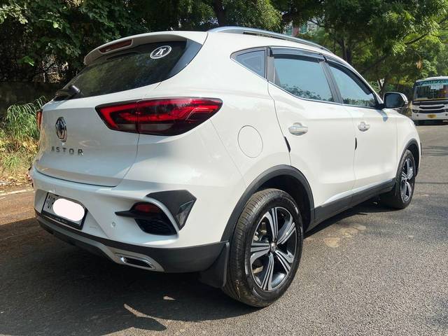 https://images10.gaadi.com/usedcar_image/3667895/original/processed_img2913505__used_car_2913505_1699699115.jpg?imwidth=6402