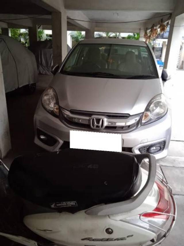 https://images10.gaadi.com/usedcar_image/3667929/original/processed_3136e1e7-dd8a-4c94-b017-50e8dcf00d19.jpg?imwidth=6402