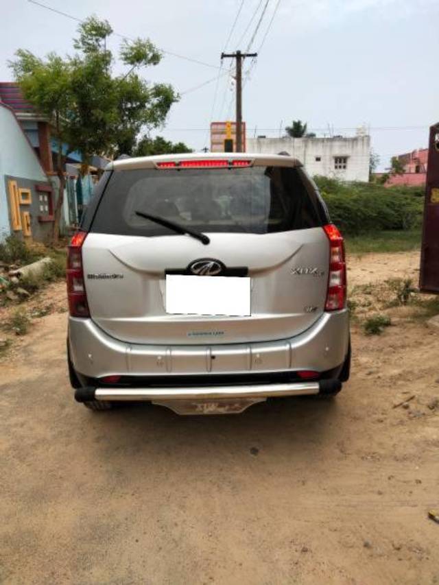 https://images10.gaadi.com/usedcar_image/3667985/original/processed_03162983-e278-4713-8517-523b95cf7b9c.jpg?imwidth=6401