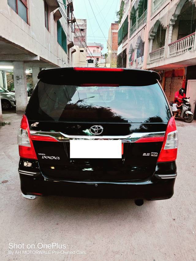 https://images10.gaadi.com/usedcar_image/3668182/original/processed_img2913665__used_car_2913665_1699709143.jpg?imwidth=6401