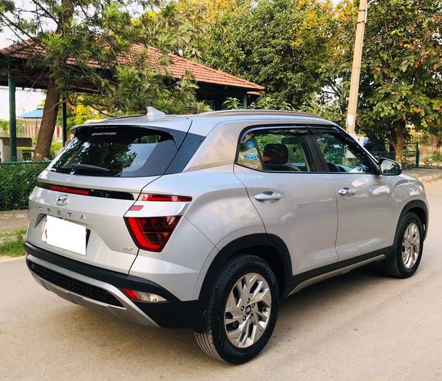 https://images10.gaadi.com/usedcar_image/3668242/original/processed_img2913683__used_car_2913683_1699712572.jpg?imwidth=6402