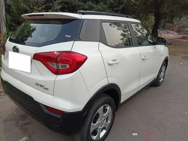 https://images10.gaadi.com/usedcar_image/3668428/original/processed_731cb48f-1bdd-4e33-83e9-f261a50a7b88.jpg?imwidth=6402