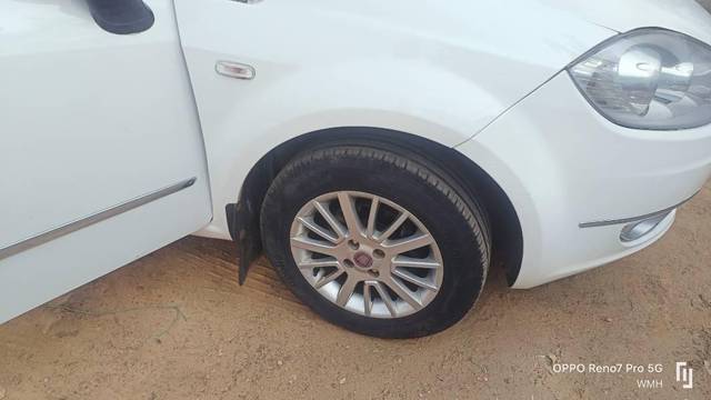 https://images10.gaadi.com/usedcar_image/3668453/original/processed_125e80fa-735e-44f5-97d2-4d12085e16e1.jpg?imwidth=6402