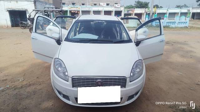 https://images10.gaadi.com/usedcar_image/3668453/original/processed_b36c90c4-af2f-4a8c-b62c-39465a5abb69.jpg?imwidth=6400