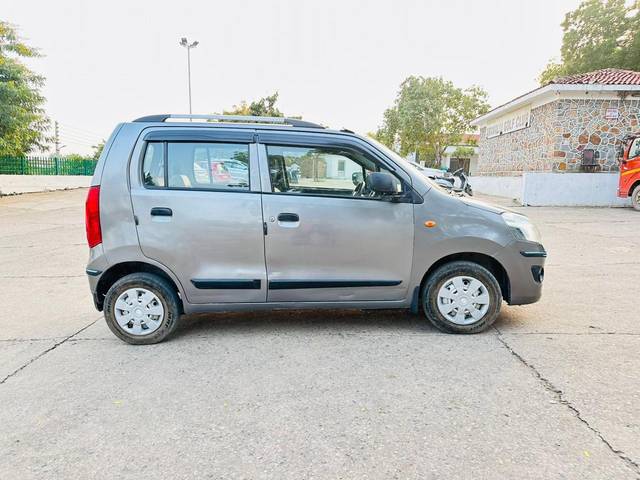 https://images10.gaadi.com/usedcar_image/3668481/original/processed_img2913723__used_car_2913723_1699727670.jpg?imwidth=6402