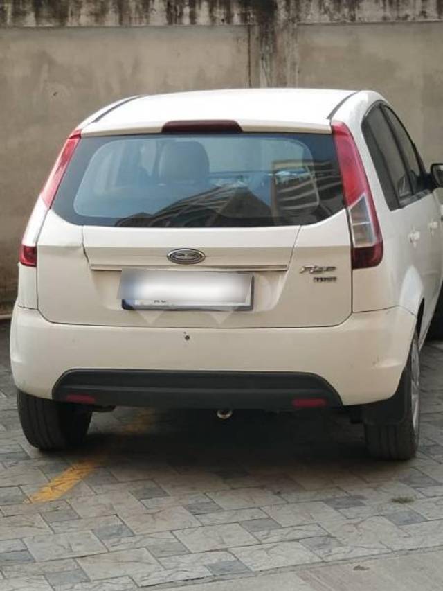 https://images10.gaadi.com/usedcar_image/3668617/original/processed_9ce6446e-e65d-49a9-aef6-5942508c2d37.jpg?imwidth=6400