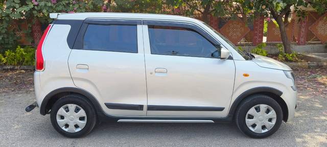 https://images10.gaadi.com/usedcar_image/3668826/original/img2913785__used_car_2913785_1699772266.jpg?imwidth=6401