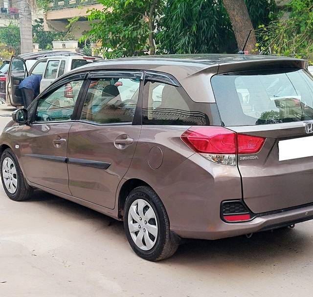 https://images10.gaadi.com/usedcar_image/3668858/original/processed_img2913794__used_car_2913794_1700119141.jpg?imwidth=6402
