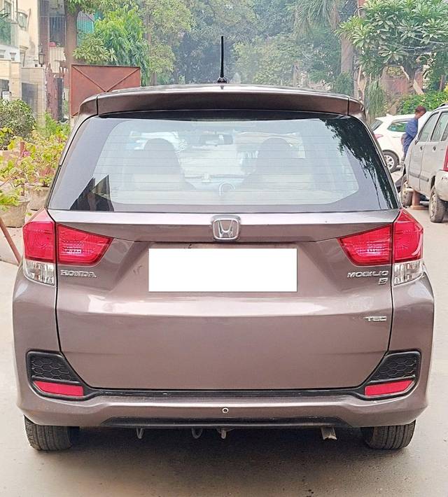 https://images10.gaadi.com/usedcar_image/3668858/original/processed_img2913794__used_car_2913794_1700119144.jpg?imwidth=6401