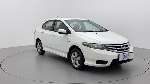 https://images10.gaadi.com/usedcar_image/3668997/original/45f82f46-0341-4fe0-89d5-e5c0aeaaf8a5__46.jpg?imwidth=6400