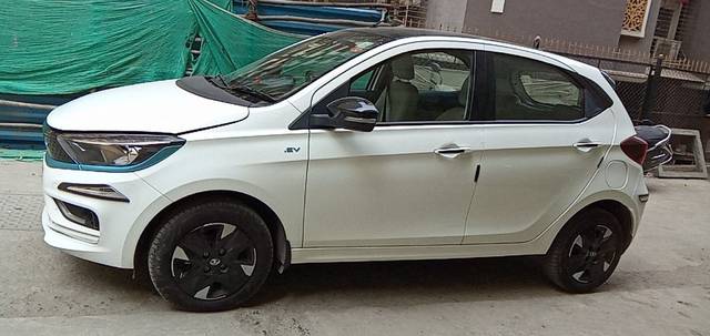 https://images10.gaadi.com/usedcar_image/3669023/original/05__VCC_IMG_1699168126059_1814829_95_1699168175.jpg?imwidth=6401