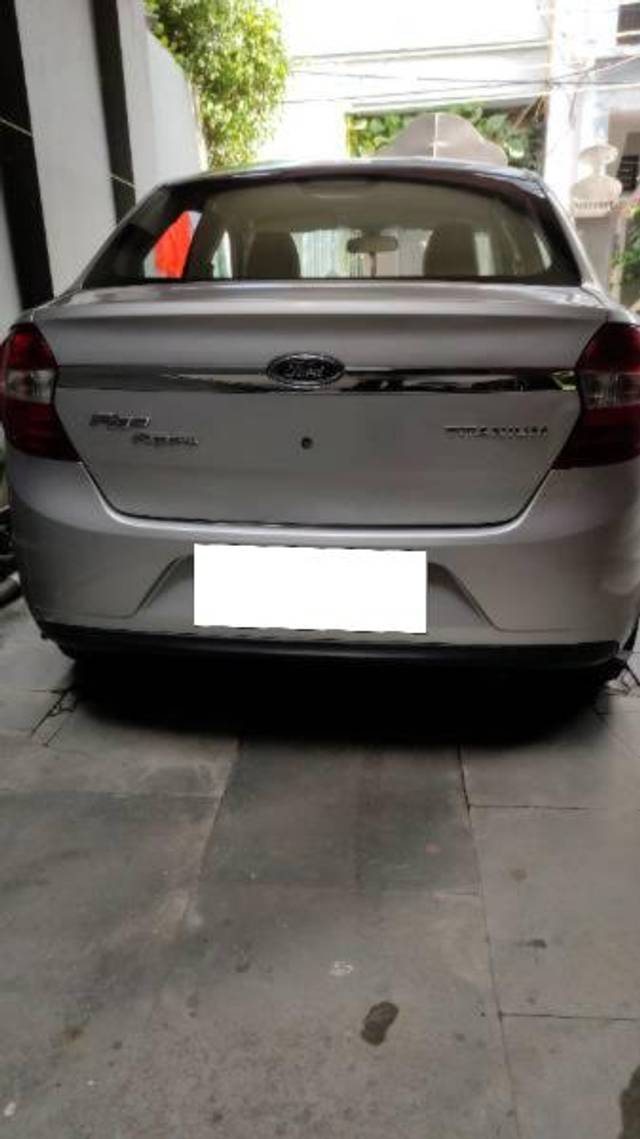 https://images10.gaadi.com/usedcar_image/3669042/original/processed_7d47f770-9051-457e-92bb-ca4b33fdcb28.jpeg?imwidth=6401