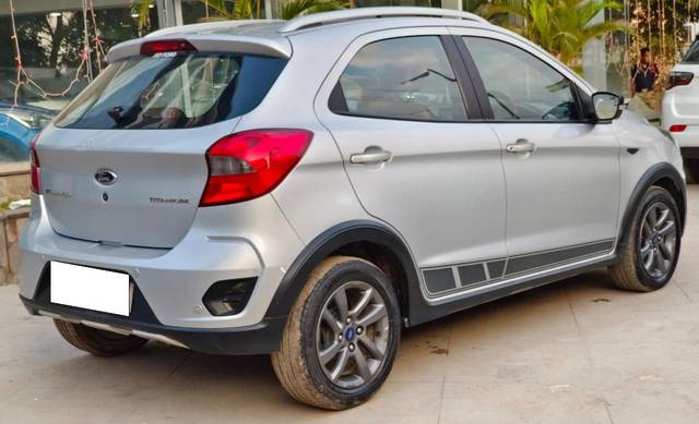 https://images10.gaadi.com/usedcar_image/3669060/original/processed_img2913878__usedcar_whatsappimage2023_11_17at60406pm_2913878_1700283574.jpeg?imwidth=6402