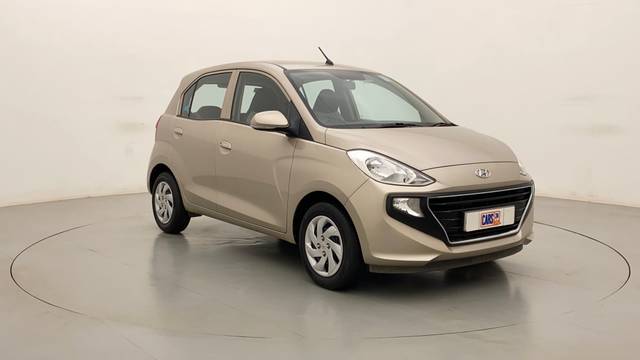 https://images10.gaadi.com/usedcar_image/3669190/original/8ea33562-2e82-4570-a9b2-a3e9c3007db2__42.jpg?imwidth=6400