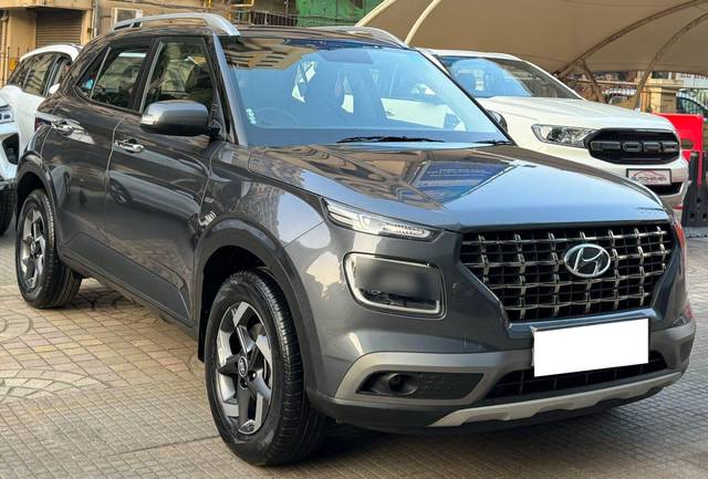 https://images10.gaadi.com/usedcar_image/3669209/original/processed_img2913957__used_car_2913957_1699787842.jpg?imwidth=6401