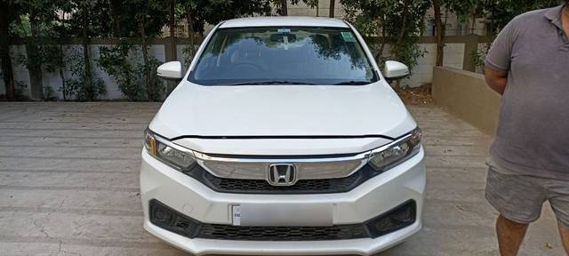 https://images10.gaadi.com/usedcar_image/3669343/original/05__VCC_1814996_94_1699187817.jpg?imwidth=6400