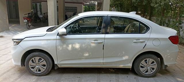 https://images10.gaadi.com/usedcar_image/3669343/original/05__VCC_IMG_1699180204264_1814996_95_1699180412.jpg?imwidth=6401