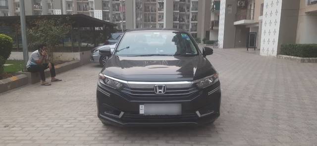 https://images10.gaadi.com/usedcar_image/3669437/original/05__VCC_1815041_94_1699197517.jpg?imwidth=6400