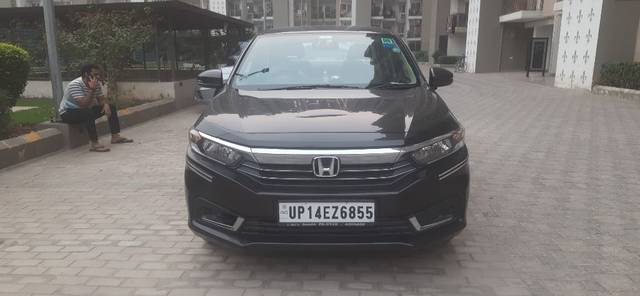 https://images10.gaadi.com/usedcar_image/3669437/original/05__VCC_IMG_1699184556821_1815041_94_1699185359.jpg?imwidth=6401