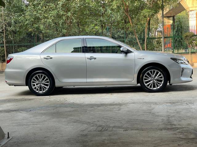 https://images10.gaadi.com/usedcar_image/3669492/original/processed_img2914053__used_car_2914053_1699807283.jpg?imwidth=6401