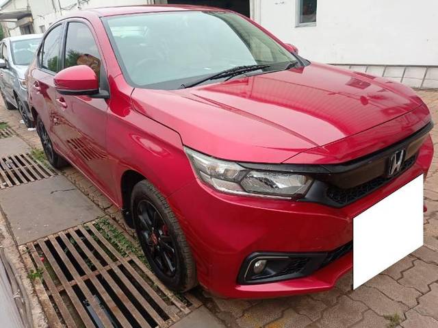 https://images10.gaadi.com/usedcar_image/3669511/original/processed_5d115952-ccab-4287-bede-392023464616.jpg?imwidth=6400
